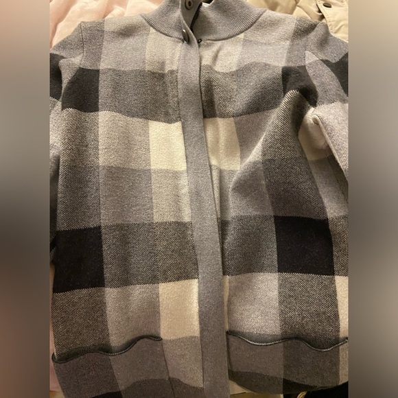 💜Nice and warm zip up  sweater💜 - Picture 2 of 4